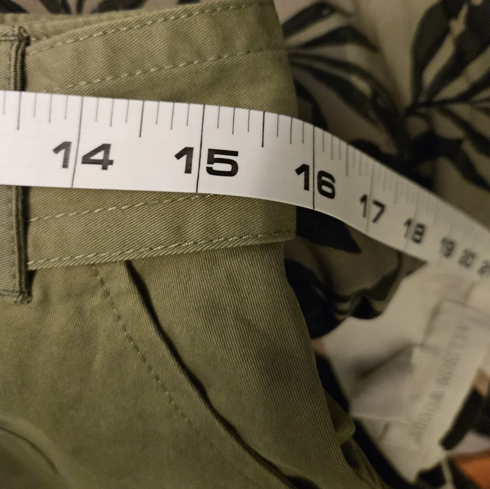 Banana Republic NWT Army Green 10 Petite - Picture 7 of 7